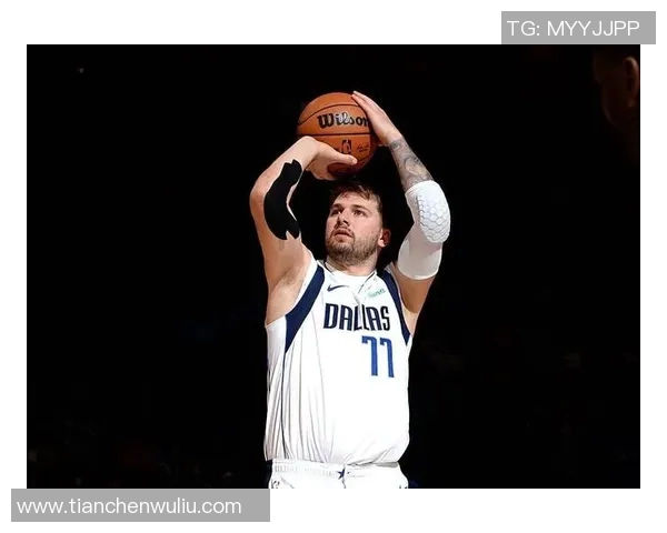 东契奇创NBA历史纪录！6亿合同竟成白菜价，英雄联盟式统治赛场